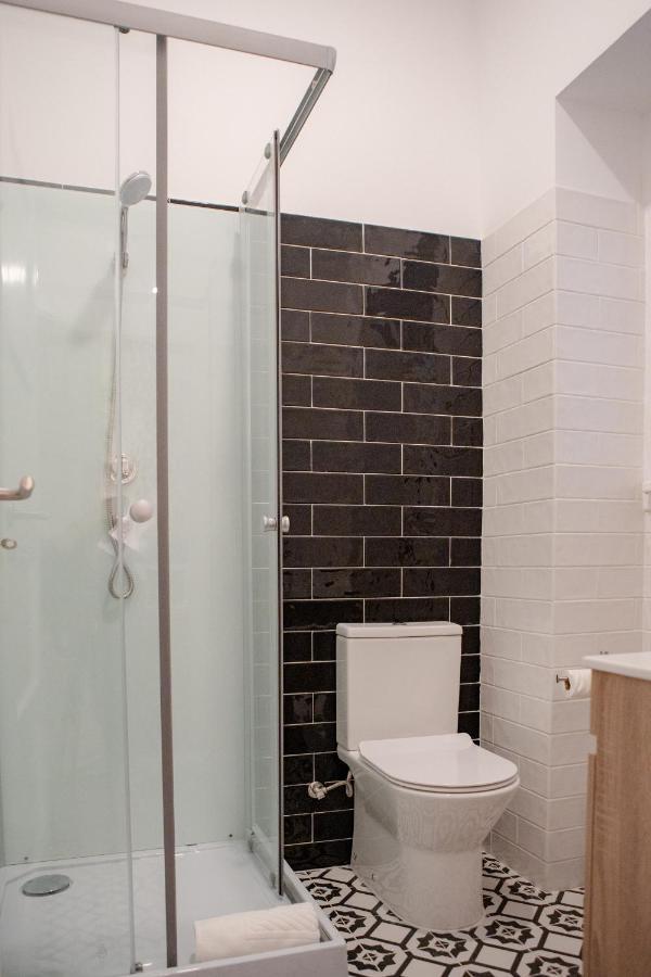 Single Room Private External Bathroom