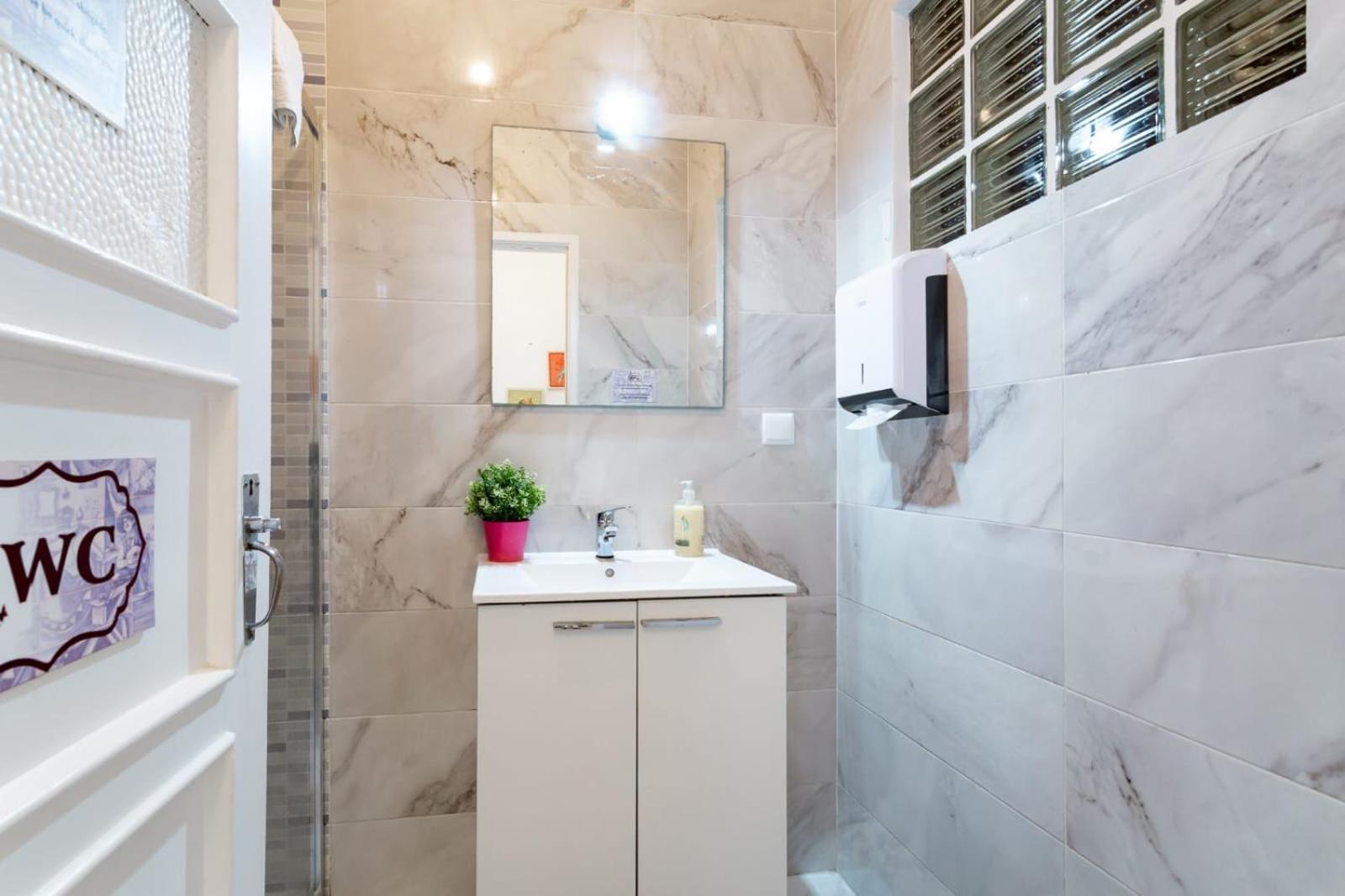Quarto Duplo com Casa de Banho Partilhada