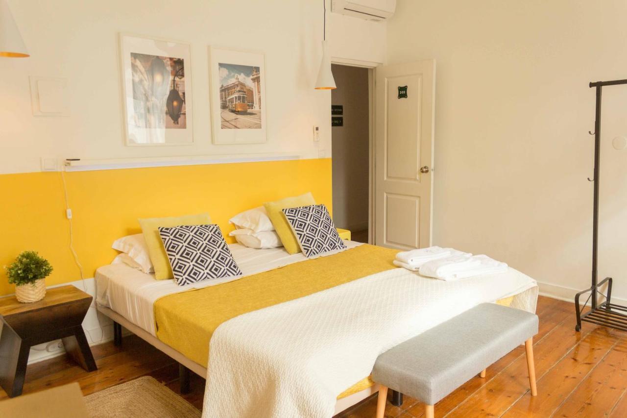 Quarto com Cama de Casal ou 2 de Solteiro e Banheiro Privativo