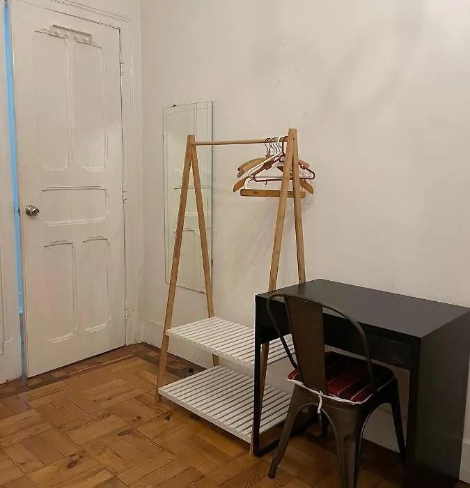 Bordeaux M1 R3 - Nice & Comfortable Double Room With Private Patio & Shared Bathroom-1
