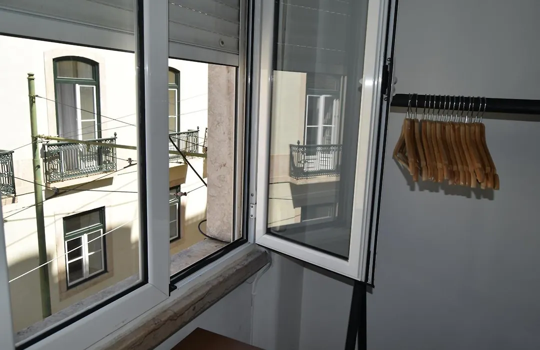 Maria Shared Apartment In Central Lisbon-1