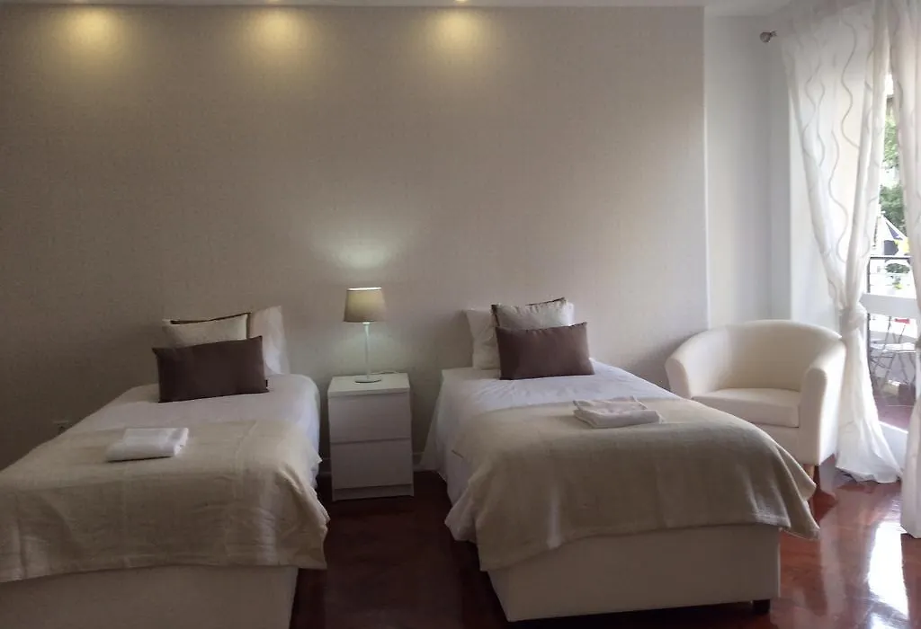 4U Lisbon IV Guesthouse Airport-1