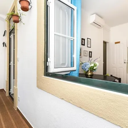 Exotic M2 R2 - Comfortable Classy Double Room With Shared Bath-2