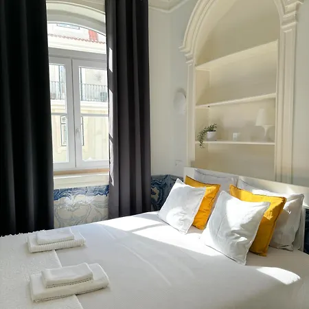 Spacious Historic Room On Rua Augusta-3