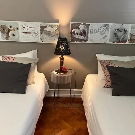 Alvalade II Airport Guest House-3